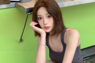 51每日吃瓜发布：卫生间门口的悄悄话，竟成了全校最大的吃瓜热点！