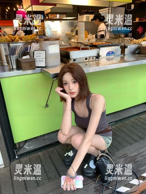 51每日吃瓜 51每日吃瓜发布:卫生间门口的悄悄话,竟成了全校最大的吃瓜热点!