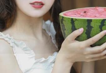 吃瓜的我走进“52吃瓜网”,传送门怎么这么吸引人?