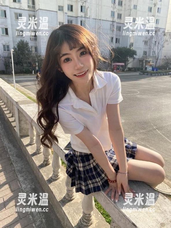 718黑瓜吃料 好奇718黑瓜吃料的视频,点开后我恍若置身另一世界,哈哈!