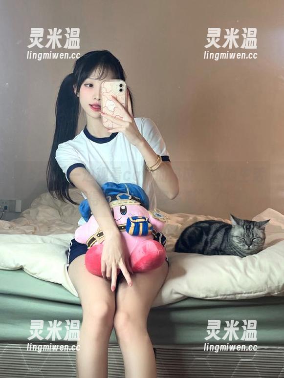 cgw 一边观看cgw的热议,我的生活似乎变得更加“多姿多彩”了!