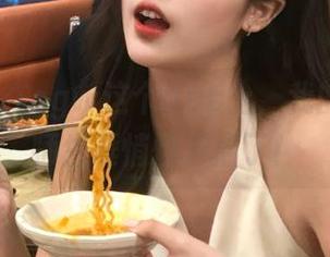 在cgw这个app上，我的八卦大师生涯悄悄开启了！