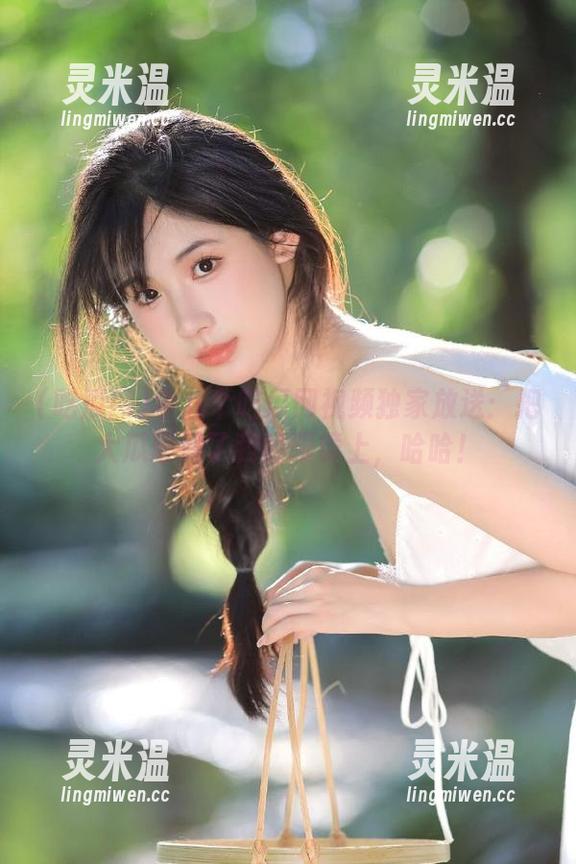 吃瓜网 今儿个吃瓜网视频独家放送:把大瓜砸到了我的眼镜上,哈哈!