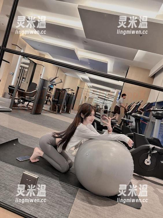在“黑料不打样”app里，总觉得别人的生活比我精彩，好像有点羡慕。