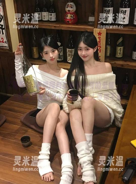 黑网料 看黑网料就像看佯装的爱情,ios版里更是五光十色但也让人琢磨不透